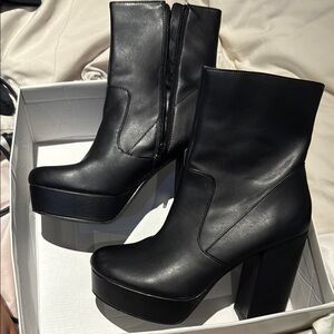 Design Lab Black Heeled Boots with Chunky Heel
